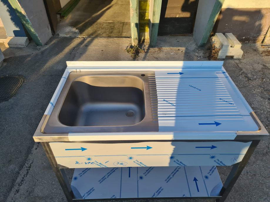 Inox levo korito z odcejalnikom na desni